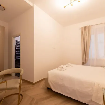 The Rent - Elegant Five-bedrooms Near Colosseo * Rome