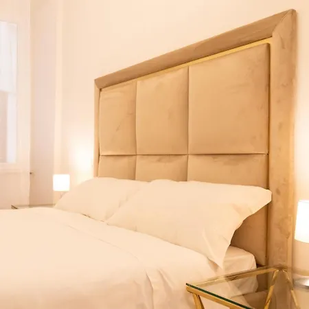 The Rent - Elegant Five-bedrooms Near Colosseo Apartment Rome
