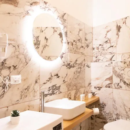 The Rent - Elegant Five-bedrooms Near Colosseo Apartment
