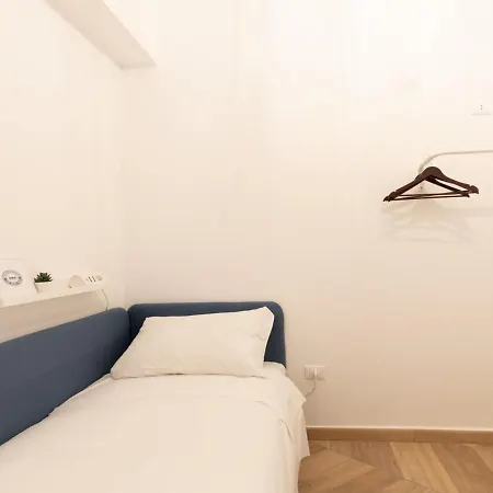 Apartment The Rent - Elegant Five-bedrooms Near Colosseo Rome