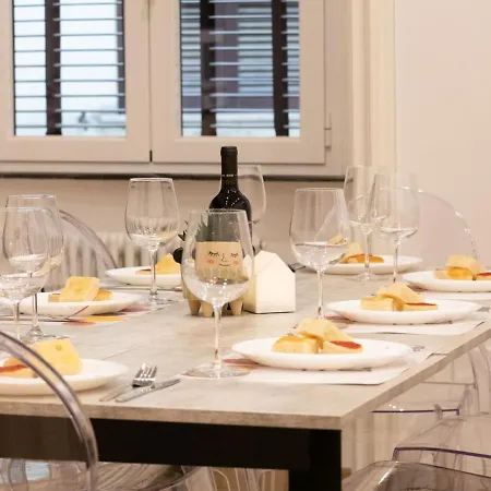 Apartment The Rent - Elegant Five-bedrooms Near Colosseo Rome