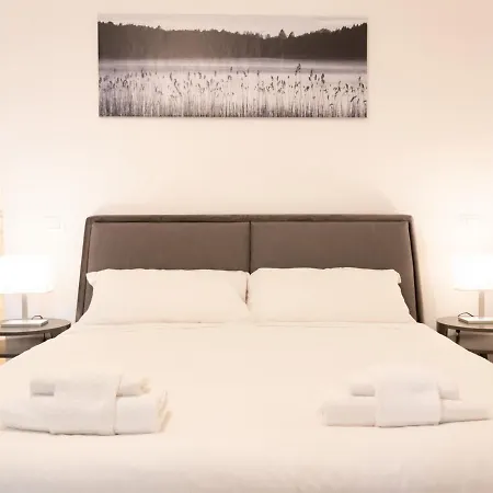 The Rent - Elegant Five-bedrooms Near Colosseo Apartment *