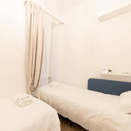 The Rent - Elegant Five-bedrooms Near Colosseo Apartment *