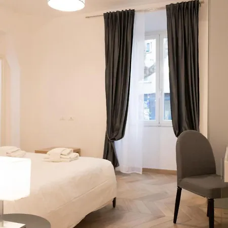 The Rent - Elegant Five-bedrooms Near Colosseo Apartment Rome
