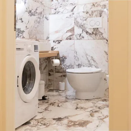 The Rent - Elegant Five-bedrooms Near Colosseo Apartment Rome