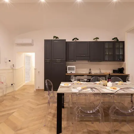 The Rent - Elegant Five-bedrooms Near Colosseo Apartment Rome